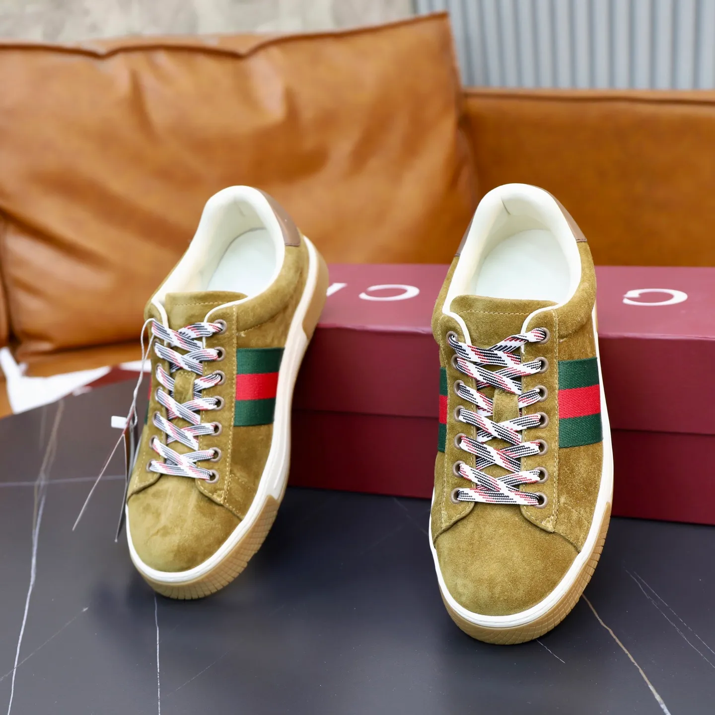 Ex-factory price: 600💰🙅‍♂️🙅‍♂️🙅‍♂️ Brand: Gucci GUCCi Standard code: Men's size 38/44 (45, 46 can be customized) Grade: Same as the official website Material: Original cowhide surface Comfortable hybrid thickened sheepskin lining Original wear-resistant soft outsole Style category: Casual sports version White shoes Dad shoes Young fashion European and American trends British style Color: actual picture color